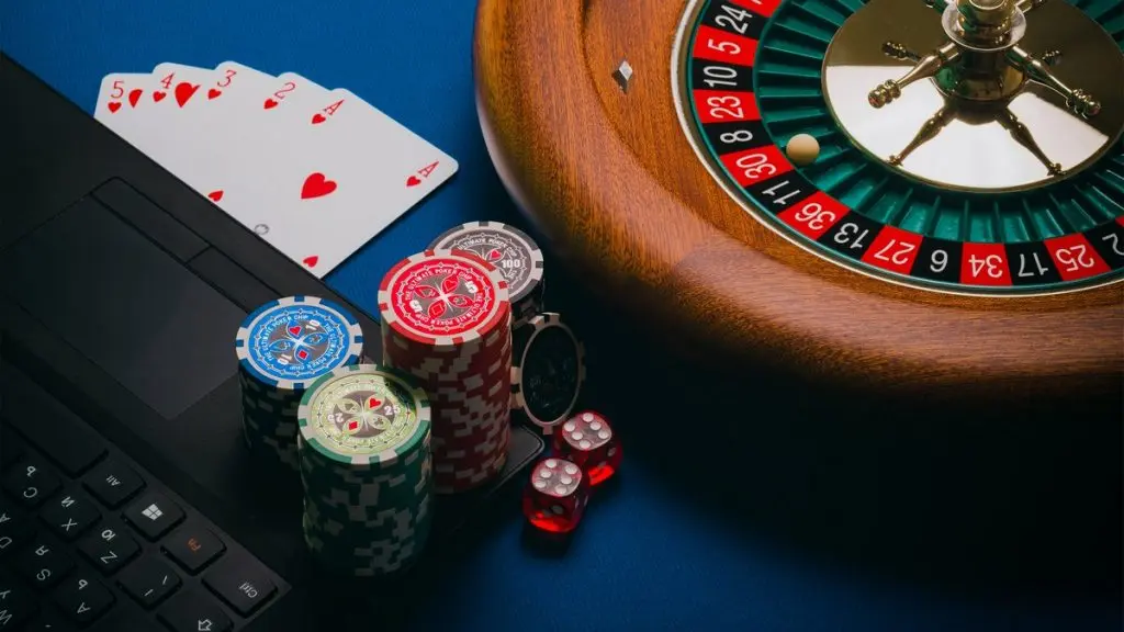 Slik kommer du i gang med online poker